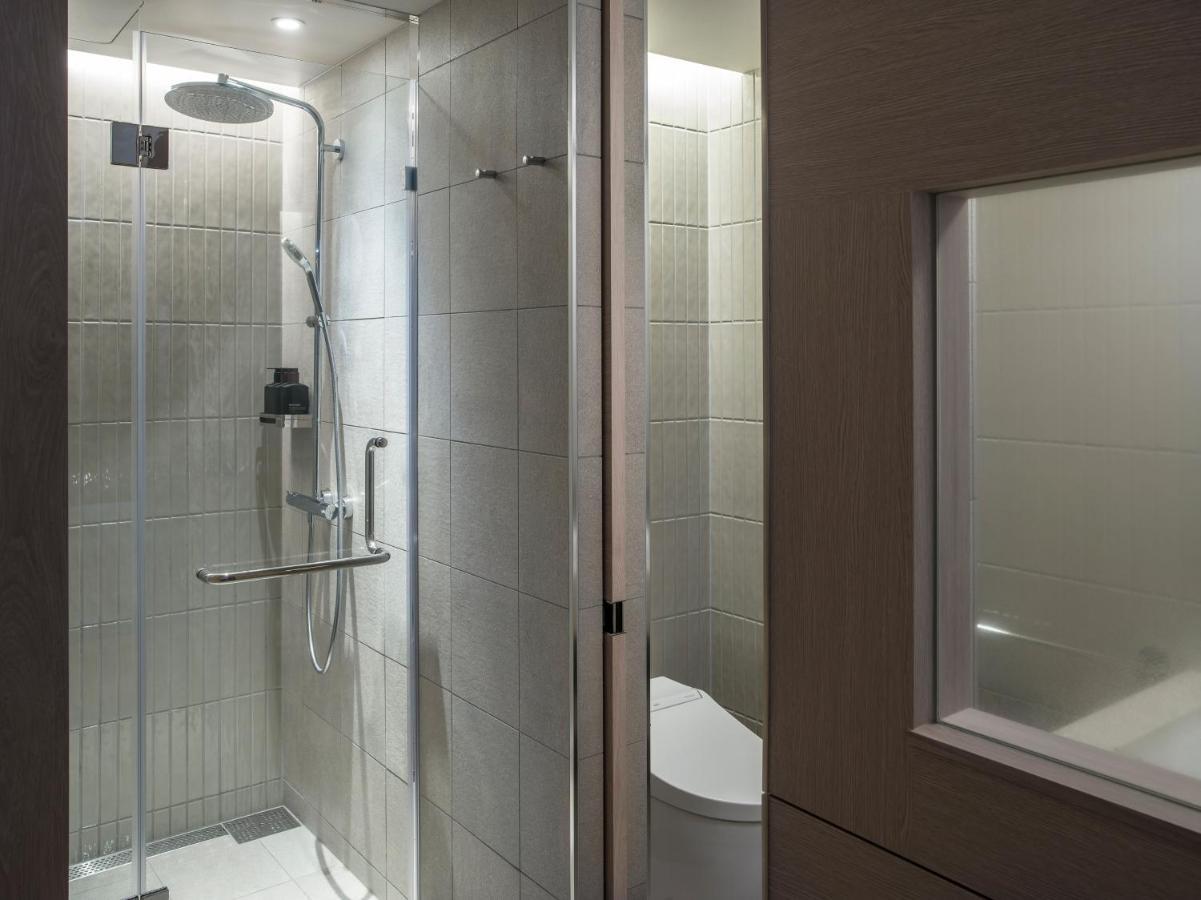 Zentis Osaka Hotel Exterior photo A shower cubicle