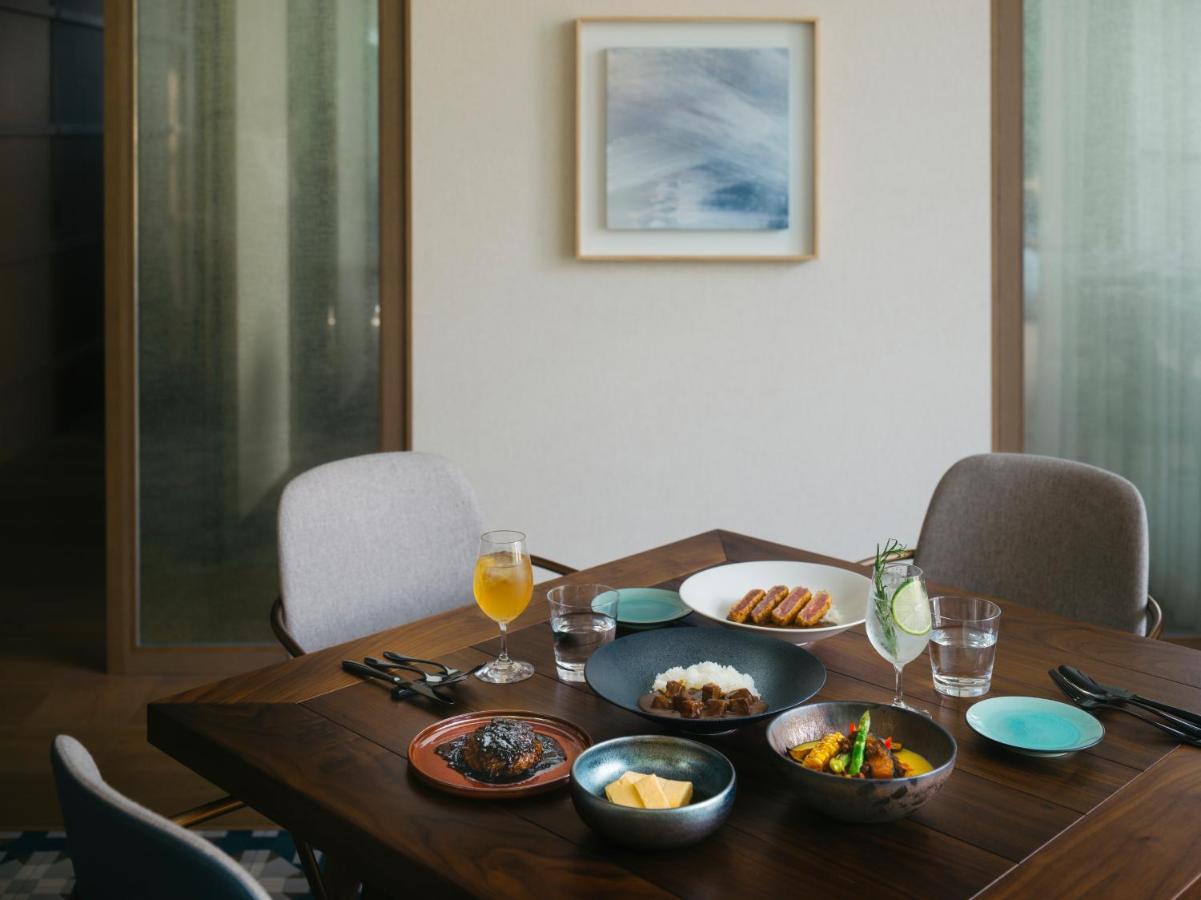 Zentis Osaka Hotel Exterior photo A dining room table with a painting by the artist